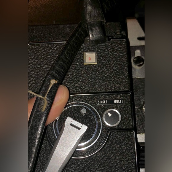 Mamiya C330 Pro Medium Format Film Camera with 135mm Lens And Focusing Thing - Picture 15 of 16